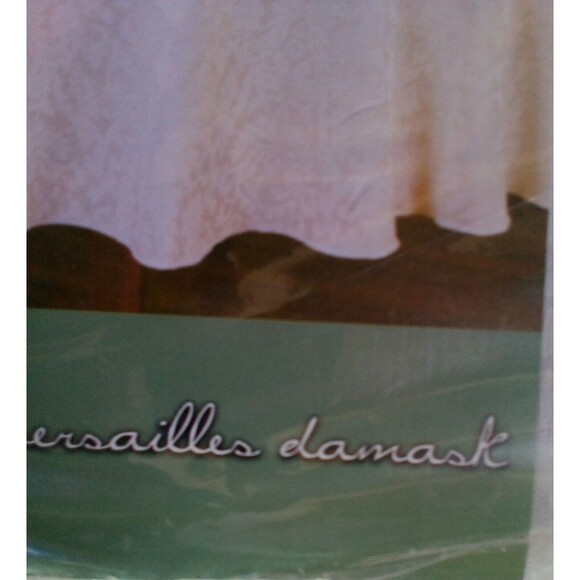 Home Trends Table Cloth 70” Versaillas Damask White - Picture 3 of 4
